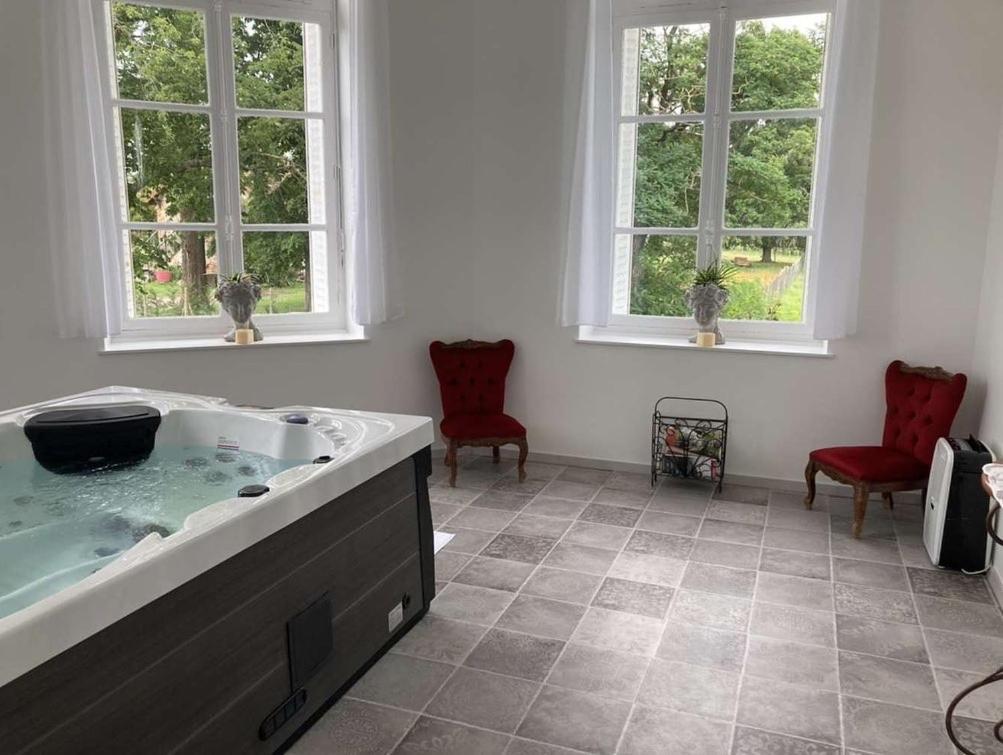 Chambre Romantique Dans Le Chateau De La Bouchatte Chazemais Exteriör bild