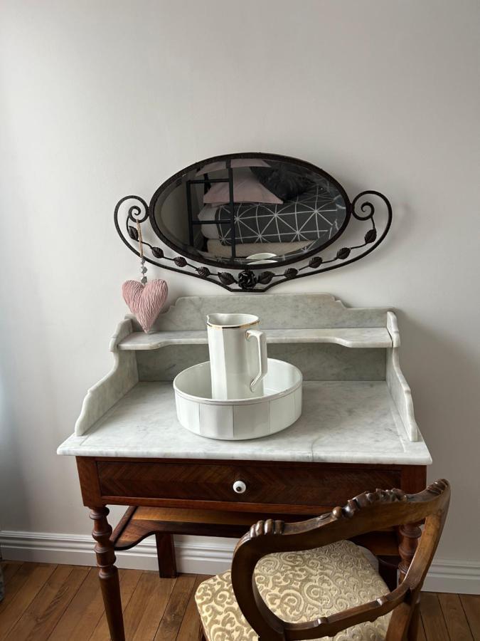 Chambre Romantique Dans Le Chateau De La Bouchatte Chazemais Exteriör bild